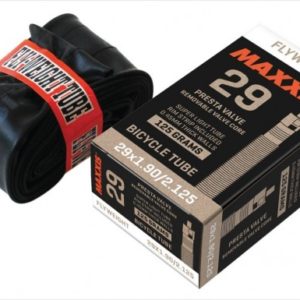 Cámara Maxxis Flyweight 29x1.90/2.125 Presta sobre fondo blanco